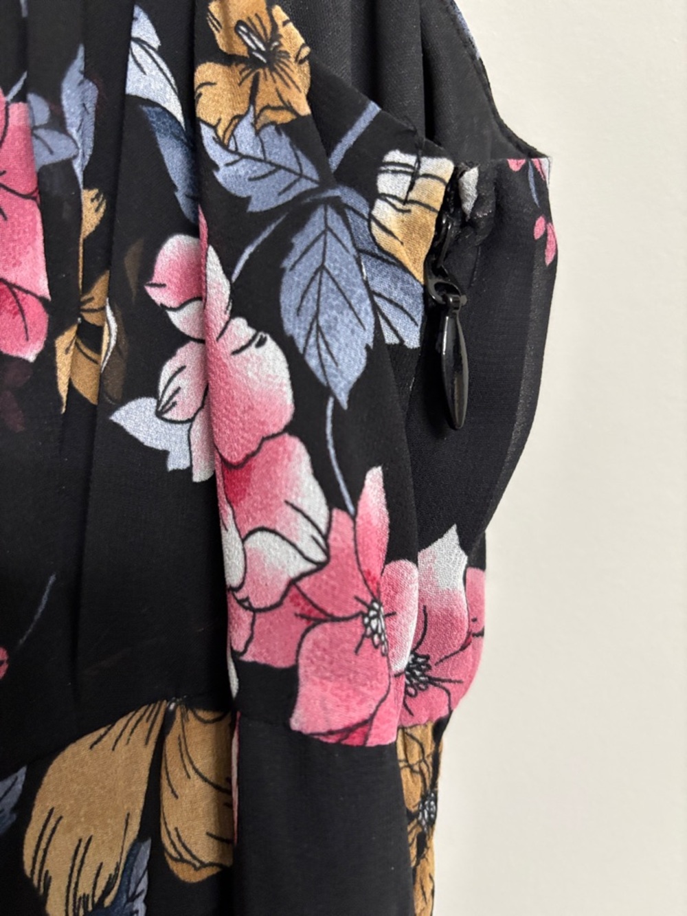 Torrid Black Floral Maxi Dress with Pink and Gold Flowers Size 1 14-16 NWT - Picture 7 of 7